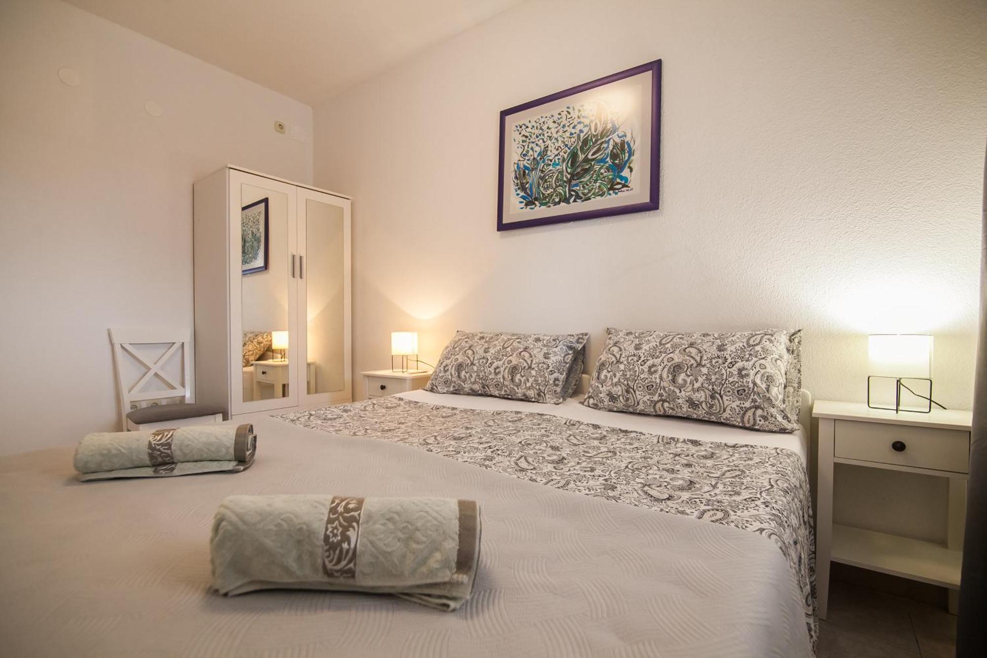 Apartments Paula Бол Экстерьер фото