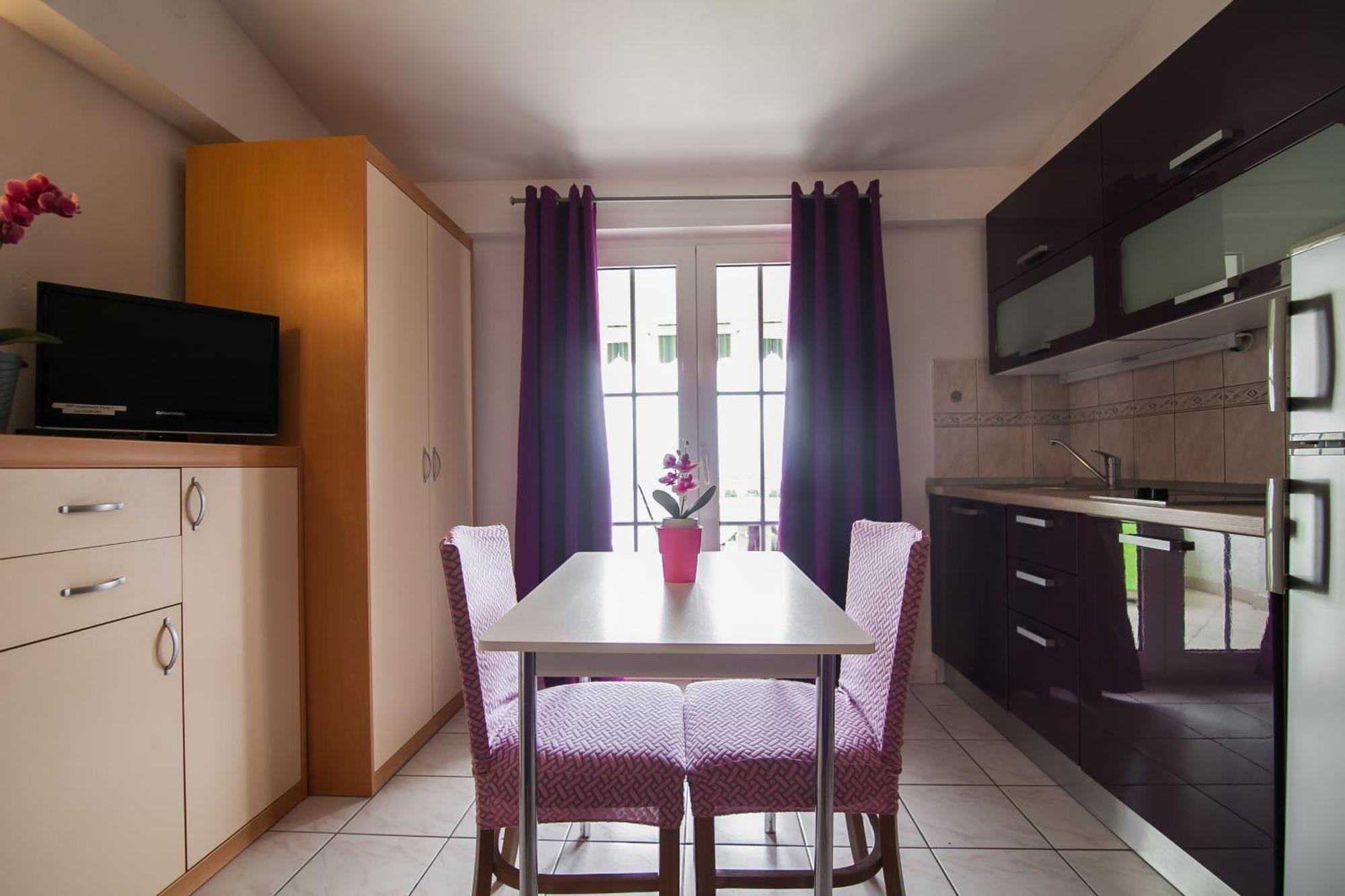 Apartments Paula Бол Экстерьер фото