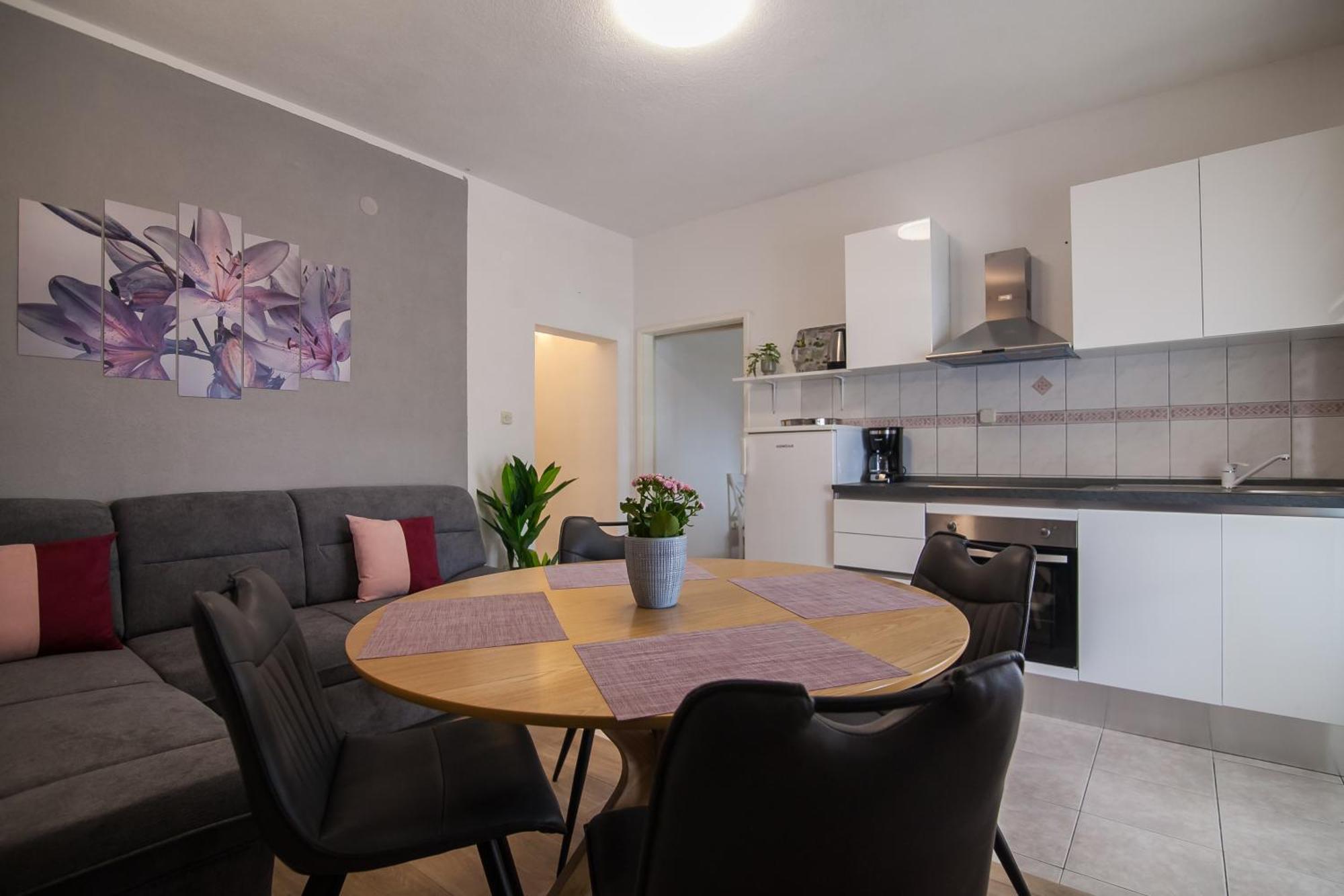 Apartments Paula Бол Экстерьер фото